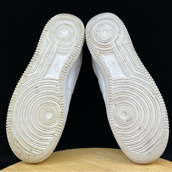 Nike Men's Air Force 1 Low '07 Triple White 2021 Sneaker CW2288-111 Size 10.5 - Picture 10 of 10